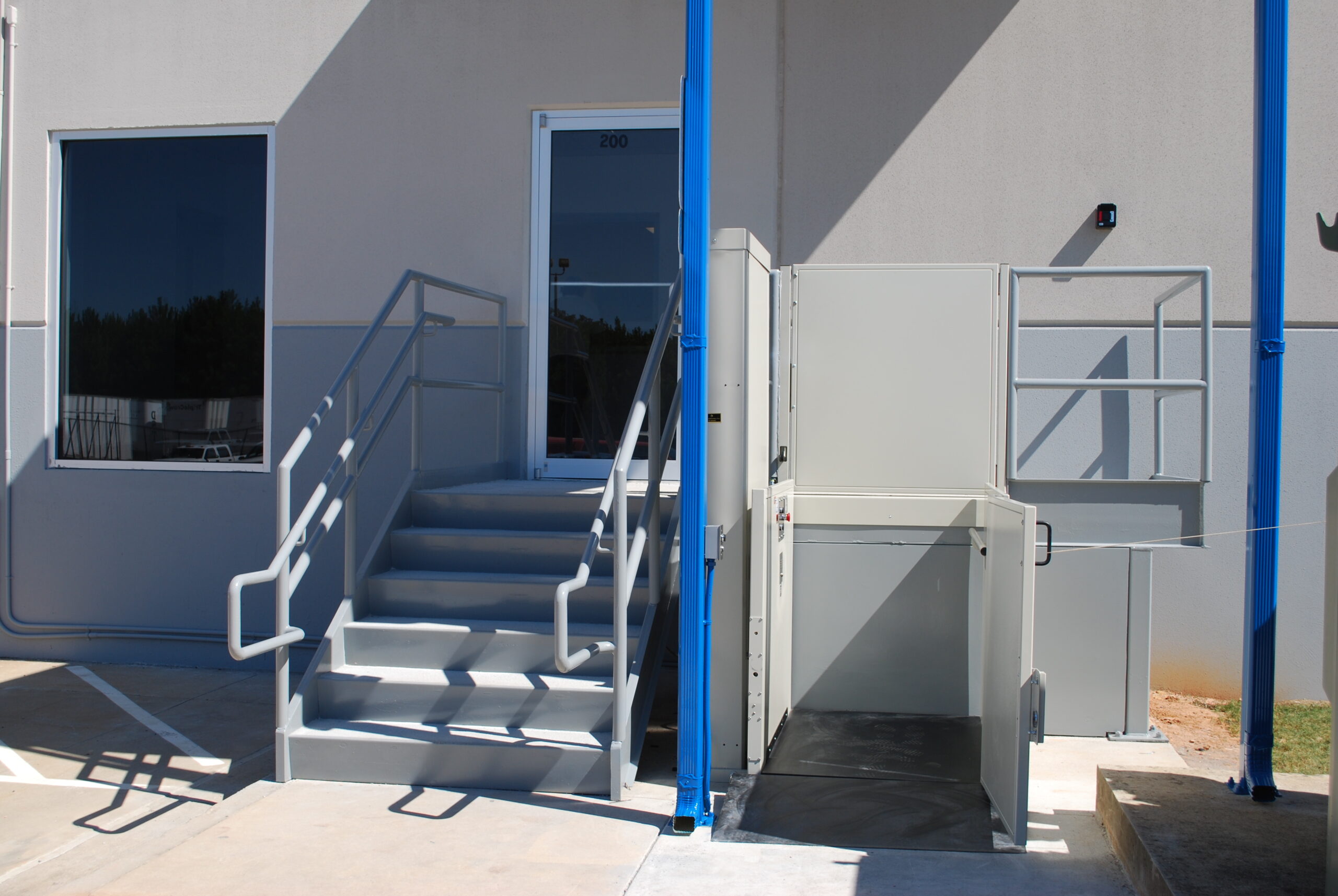 Unenclosed Vertical Platform Lift | Cibes Symmetry